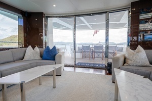 2017 Sunseeker 86 Yacht thumbnail 29