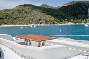 2017 Sunseeker 86 Yacht thumbnail 91