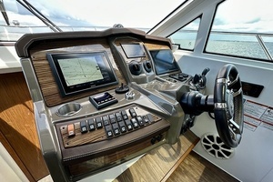 2016 Cruisers Yachts Cantius thumbnail 43