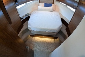 2016 Cruisers Yachts Cantius thumbnail 20