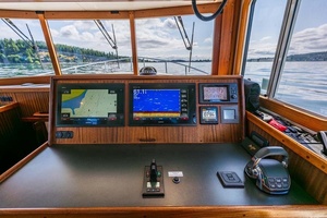 Photo 6034639 for 2017 Nordic Tugs 40 JUNCO Helm