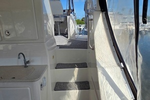 2001 Silverton 453 Motor Yacht thumbnail 17
