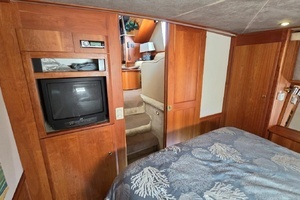 2001 Silverton 453 Motor Yacht thumbnail 57