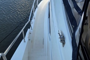 2001 Silverton 453 Motor Yacht thumbnail 26