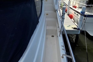 2001 Silverton 453 Motor Yacht thumbnail 11