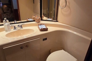 Photo 6035177 for 2008 Meridian 490 Pilothouse Runaway Guest Head