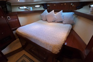 Photo 6035186 for 2008 Meridian 490 Pilothouse Runaway Primary Stateroom