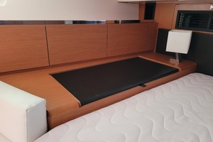 Lifeline 44ft Jeanneau Yacht For Sale