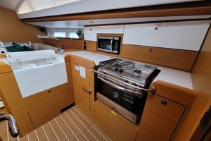 2017 Jeanneau Sun Odyssey 44 DS thumbnail 44