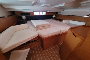 Lifeline 44ft Jeanneau Yacht For Sale