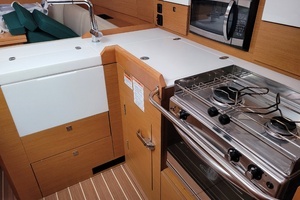2017 Jeanneau Sun Odyssey 44 DS thumbnail 45
