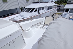 1998 Lazzara Yachts 76 Skylounge Grand Salon thumbnail 63