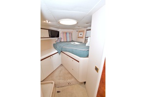 1998 Lazzara Yachts 76 Skylounge Grand Salon thumbnail 93