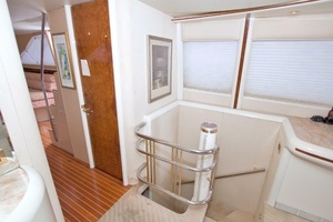 1998 Lazzara Yachts 76 Skylounge Grand Salon thumbnail 46