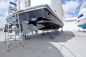 1998 Lazzara Yachts 76 Skylounge Grand Salon thumbnail 125