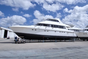 1998 Lazzara Yachts 76 Skylounge Grand Salon thumbnail 3