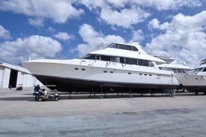 1998 Lazzara Yachts 76 Skylounge Grand Salon thumbnail 3