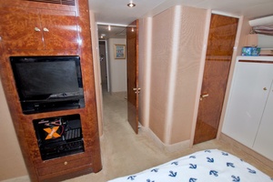 1998 Lazzara Yachts 76 Skylounge Grand Salon thumbnail 31