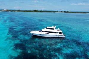 1998 Lazzara Yachts 76 Skylounge Grand Salon thumbnail 2