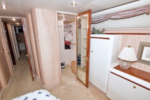 1998 Lazzara Yachts 76 Skylounge Grand Salon thumbnail 30
