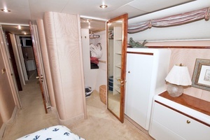 1998 Lazzara Yachts 76 Skylounge Grand Salon thumbnail 30