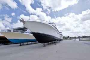 1998 Lazzara Yachts 76 Skylounge Grand Salon thumbnail 132