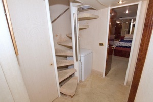 1998 Lazzara Yachts 76 Skylounge Grand Salon thumbnail 18