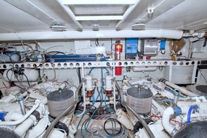 1998 Lazzara Yachts 76 Skylounge Grand Salon thumbnail 117