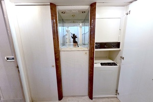 1998 Lazzara Yachts 76 Skylounge Grand Salon thumbnail 17