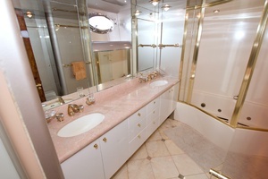 1998 Lazzara Yachts 76 Skylounge Grand Salon thumbnail 23