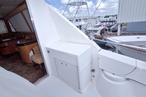 1998 Lazzara Yachts 76 Skylounge Grand Salon thumbnail 62