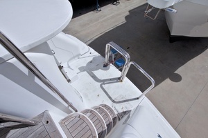 1998 Lazzara Yachts 76 Skylounge Grand Salon thumbnail 103
