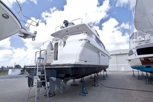 1998 Lazzara Yachts 76 Skylounge Grand Salon thumbnail 127