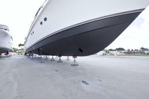 1998 Lazzara Yachts 76 Skylounge Grand Salon thumbnail 129