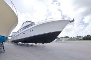 1998 Lazzara Yachts 76 Skylounge Grand Salon thumbnail 128