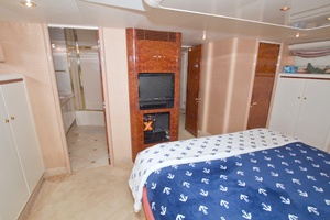 1998 Lazzara Yachts 76 Skylounge Grand Salon thumbnail 21