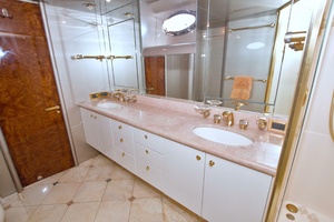 1998 Lazzara Yachts 76 Skylounge Grand Salon thumbnail 26