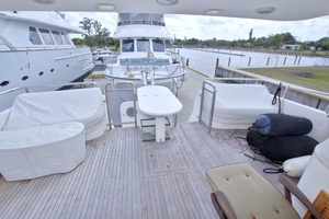 1998 Lazzara Yachts 76 Skylounge Grand Salon thumbnail 7