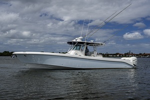 HEY MAN Repowered 2022 3 x 400hp Merc  w Joystick 35ft Everglades Yacht For Sale