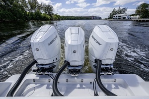 2015 Invincible 42 Open Fisherman thumbnail 18