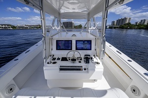 2015 Invincible 42 Open Fisherman thumbnail 10