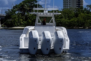 2015 Invincible 42 Open Fisherman thumbnail 4