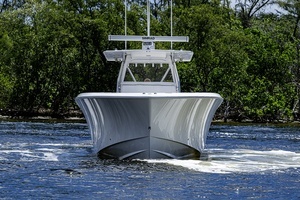 2015 Invincible 42 Open Fisherman thumbnail 3