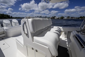 2015 Invincible 42 Open Fisherman thumbnail 11