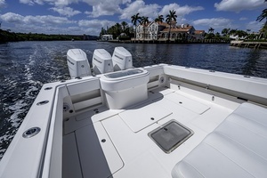 2015 Invincible 42 Open Fisherman thumbnail 15