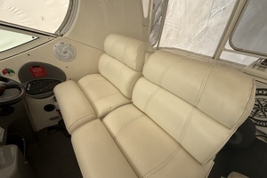 2005 Cruisers Yachts 405 Motor Yacht thumbnail 6