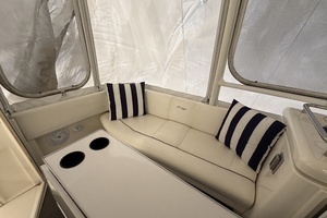 2005 Cruisers Yachts 405 Motor Yacht thumbnail 8