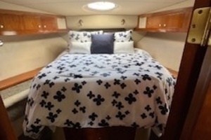 2005 Cruisers Yachts 405 Motor Yacht thumbnail 14