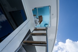 2000 Hatteras 50 Convertible thumbnail 29