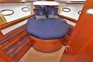 2001 Carver 570 Voyager Pilothouse thumbnail 38